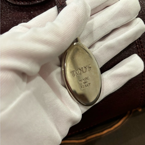 Tod’s Leather Shoulder Bag - Picture 13 of 15